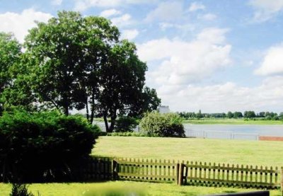 Direkt am Rhein! Frisch renovierte Wohnung, TG inklusive! von privat!