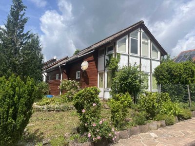 Renovierungsbedürftiges Haus in sonnig grüner Wohngebietslage sucht neue Eigentümer!