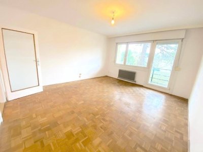 PROVISIONSFREI! UNSANIERTE 3-ZIMMER WOHNUNG MIT BALKON AM REBENWEG!