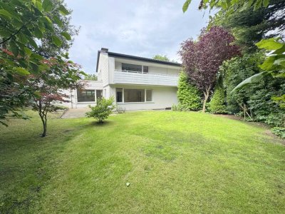 Vielseitiges Zweifamilienhaus mit großem Garten in Bochum-Stiepel