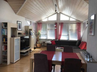 Schöne helle 3,5 Zimmer DG Wohnung mit großer Terrasse