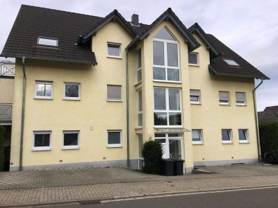 komfortable und attraktive Maisonettenwohnung 3 ZKB Balkon in guter Lage in Bexbach-Saar