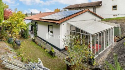 Stilvoller Bungalow mit Kamin, Klimaanlage und Photovoltaik in ruhiger Lage