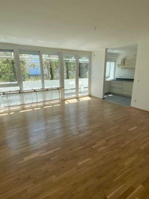 Ruhige 2-Zimmer-Wohnung mit gehobener Innenausstattung mit 2 Balkonen und EBK in Unterhaching