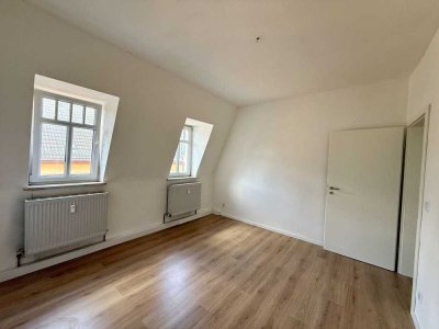 Großzügige 5,5-Raum-Wohnung mit 2 Bädern und Stellplatz zu vermieten