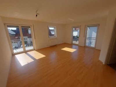 Sonnige, schön geschnittene 2-Zimmer-Wohnung mit Küche, Balkon + Stellplatz in Iffezheim