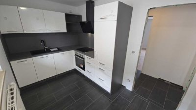 + + + komplett sanierte 2,0-Zimmerwohnung mit EBK, Balkon und Gäste WC! + + +