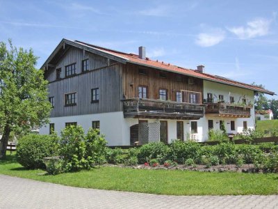 Großzügige Erdgeschosswohnung mit Terrasse und Garten