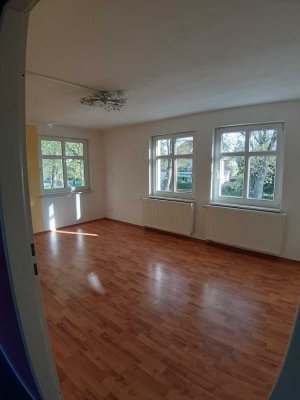 Rarität. Schöne 3 Zimmer Altbauwohnung in historischer Stadtvilla