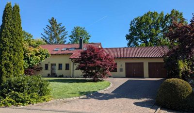 Wohnhaus mit Doppelgarage, Stellplatz, großem Garten und viel Raum zur freien Entfaltung