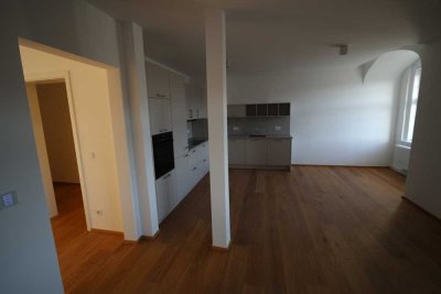 Charmante, hochwertige 2 Zimmer Wohnung in historischer Jugendstilvilla mit privater Parkanlage