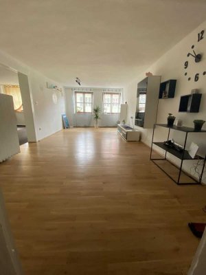 67 qm - 2,5 Zimmer - Wohnzimmer, 1 Schlafzimmer, Küche, Bad, Büro od. Esszimmer