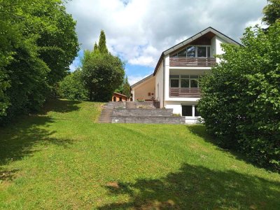 Traumhaftes Einfamilienhaus mit großem Garten und Einliegerwohnung zu verkaufen!