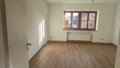 Helle 4,5-Zimmer-Wohnung mit Balkon in Grafing bei München
