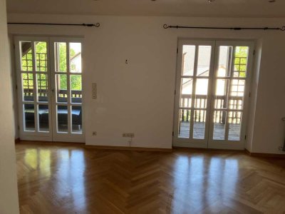 Helle 5-Zimmer-DG-Wohnung mit gehobener Innenausstattung und Balkon in Kirchdorf an der Amper