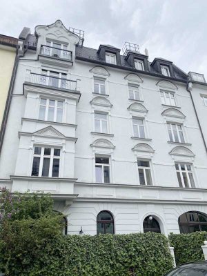Modernes Wohnen im stilvollen Altbau – 2-Zimmer-Wohnung mit Balkon in ruhiger Lage in Neuhausen