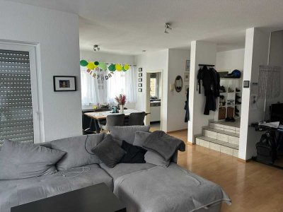 tolle Maisonette-Wohnung wie ein 
Reihenendhaus !
modern, offene Bauweise, 
2 x WC , Bad mit Wanne,