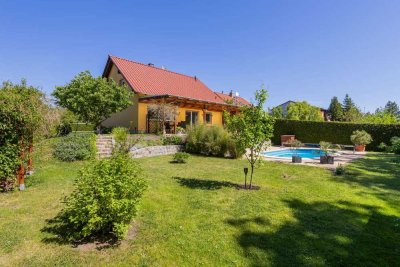 Voll ausgestattetes Einfamilienhaus in Altlandsberg - Mit Einbauküche, Fußbodenheizung, Pool u.v.m.