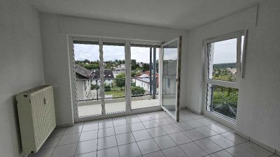 Renovierte, helle 2-Zimmer-Wohnung mit Balkon für Paare oder Single geeignet