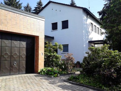 Einfamilienhaus (ca. 190 qm) mit Büroräumen im Anbau (ca. 140 qm)