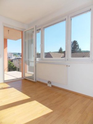 Garagenplatz inklusive! Helle 3-Zimmer-Wohnung mit Balkon