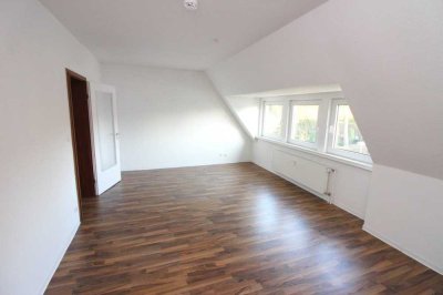 2 Raum Dachgeschoss Wohnung in toller, ruhiger Lage