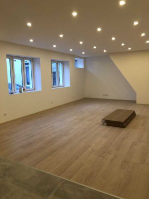 Frisch saniertes Hinterhof-Bäckerei-Loft sucht neuen Mieter