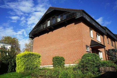 Klassisches Reiheneckhaus mit Garage und wohnlich ausgebautem Dachgeschoss am Leimbacher Berg!