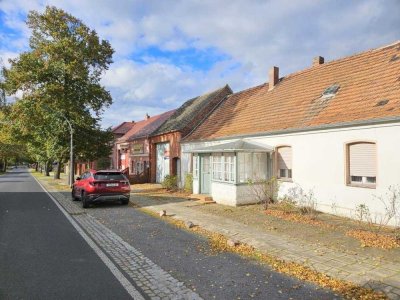 Kleiner Bauernhof, mit Scheune, Nebengelass und Garten, Zentralheizung und Abwasser, zu verkaufen.