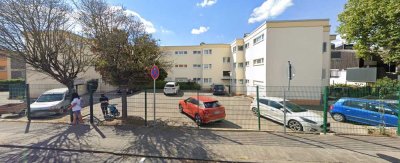 Vollständig renovierte 3-Raum-Wohnung mit Balkon und Einbauküche in Hattersheim