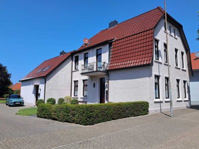 Charmante 3-Zimmer-Altbauwohnung im Erdgeschoss  - Zentrale Lage -
