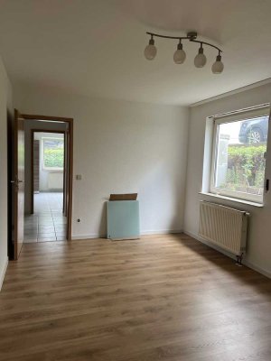 Für Eigennutzer und Kapitalanleger: helle Untergeschoßwohnung mit Einbauküche in kleiner Wohneinheit