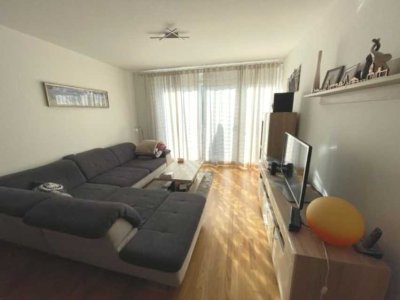 *  Neuwertige, architektonisch elegant geschnittene  4-ZKB -ETW  in bevorzugter Wohngegend