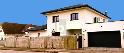 GROSSZÜGIG UND MODERN - MIT EINLIEGERWOHNUNG