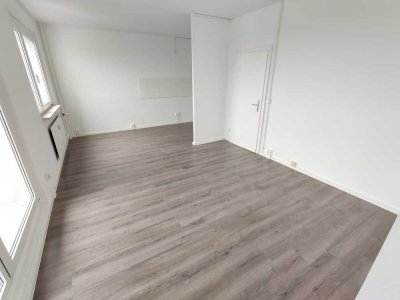 7-Raumwohnung in grüner Lage! - Laminatboden + zwei Bäder + EBK-Option