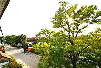 **Schickes Wohnen mit toller EBK**Moderne 3 Zi.-DG-Whg. mit  Balkon + Einzelgarage Neufahrn (S1)**