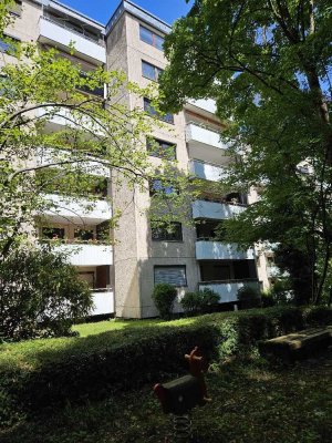 Bezugsfreie 4 1/2-Zimmer Eigentumswohnung mit Einzelgarage in der Tiefgarage, Balkon in Konstanz