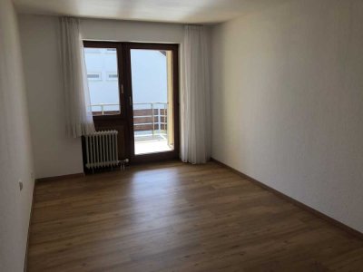 Renovierte 2-Zimmer-Wohnung mit Balkon und Garage in ruhiger Lage in Süßen