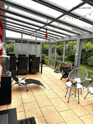 Freistehendes Einfamilienhaus mit Doppelgarage