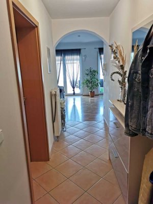 Schöne und gepflegte 3,5-Raum-EG-Wohnung mit gehobener Innenausstattung mit EBK in Schifferstadt