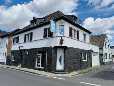 Zwei Eingänge für zwei Generationen – energieeffizient wohnen auf 235 m² mit Dachterrasse
