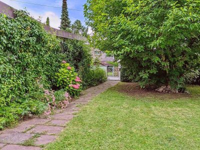 Top-Lage: Schönes Einfamilienhaus mit großem Garten und Garage