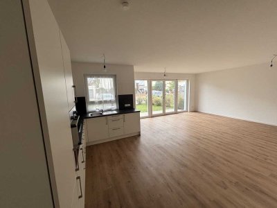 Gehobene Erdgeschosswohnung mit Terrasse & 2 PKW-Außenstellplätze
