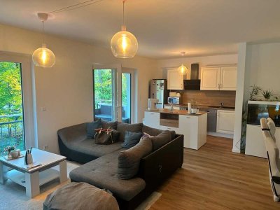 � 2 Zi.-Wohnung � im 1.OG ab sofort