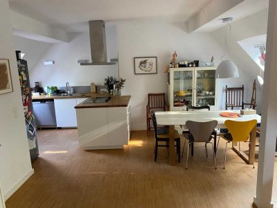 Stilvolle Maisonette-Wohnung mit ausgebautem Spitzboden (2 weitere SZ)