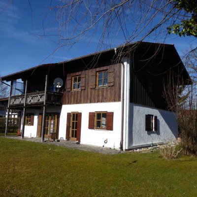 Bieten Sie ein sehr solides 2-Familien Wohnhaus in bester Lage von Waging am See zum Kauf an!