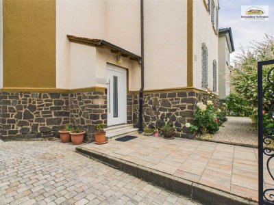 „Familienvilla mit Garten, Sauna & Kamin in Hanau – 241 m² auf 3 Etagen“