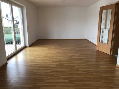 Neuwertige 3-Zimmer-Wohnung mit Balkon und Einbauküche in Straßkirchen