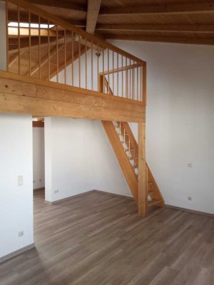großzügige 1-Zimmerwohnung mit Galerie | Terrasse | Wannenbad