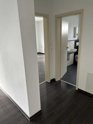 Neuwertige 3-Zimmer-Wohnung mit Balkon und EBK in Föhren